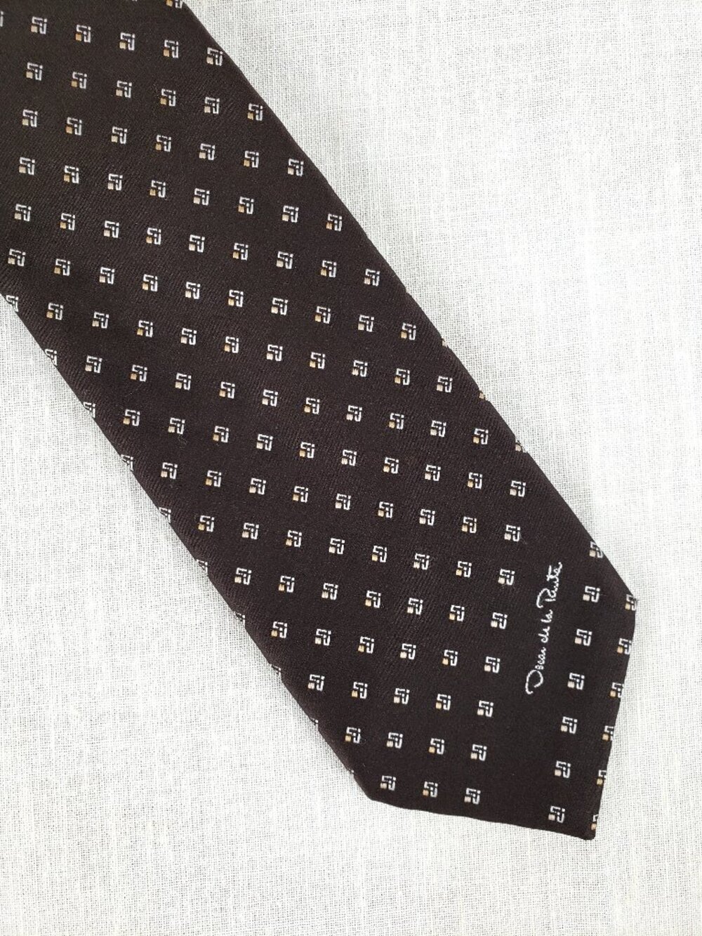 Oscar de la Renta Vintage Neck Tie Brown Geometric Dot Signature 3” Wide Short